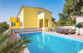 Amazing Apartment In Marcana With Wifi